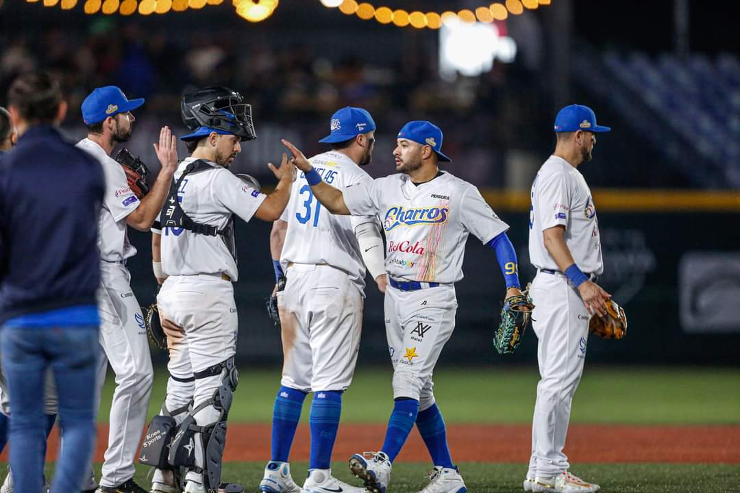 Charros de Jalisco gana juego de volteretas