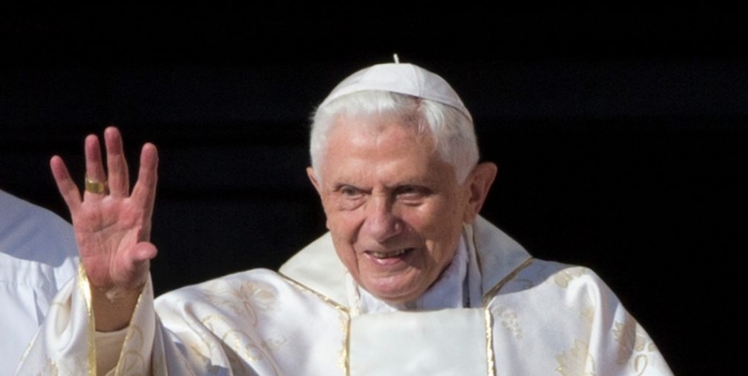 Aunque su condición de salud es grave, el papa emérito Benedicto XVI se encuentra lúcido: El Vaticano