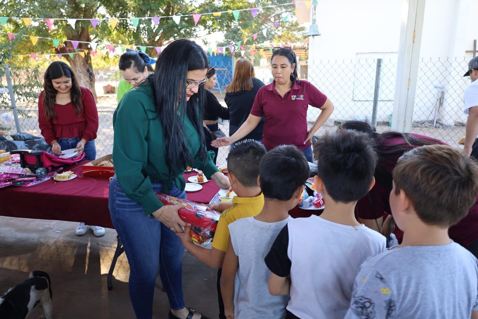 Entregan juguetes a más de 500 niñas y niños de Navolato