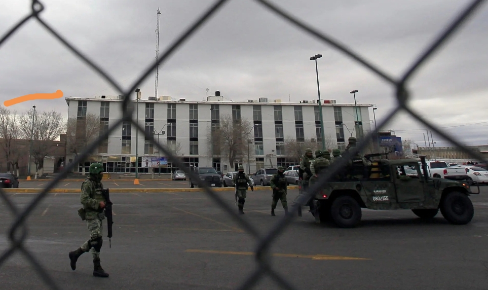 Trasladan a reos del Cereso 3 de Ciudad Juárez tras motín
