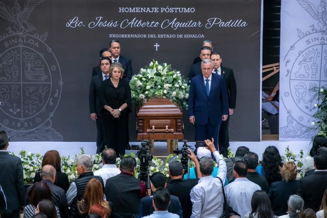 Rinden un homenaje póstumo al ex gobernador Jesús Aguilar Padilla en Palacio de Gobierno